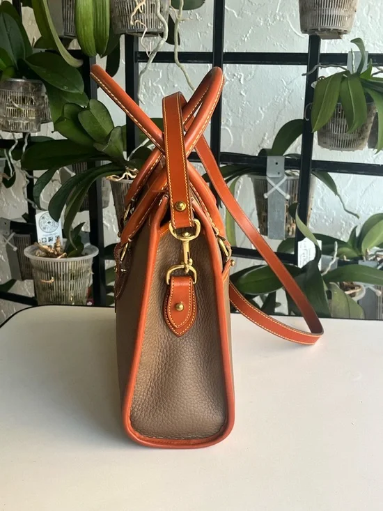 VINTAGE DOONEY AND BOURKE  TAN BEIGE TAUPE SATCHEL CROSSBODY BAG - Picture 4 of 16